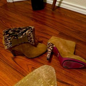 Betsey Johnson ankle Boots size 7 1/2